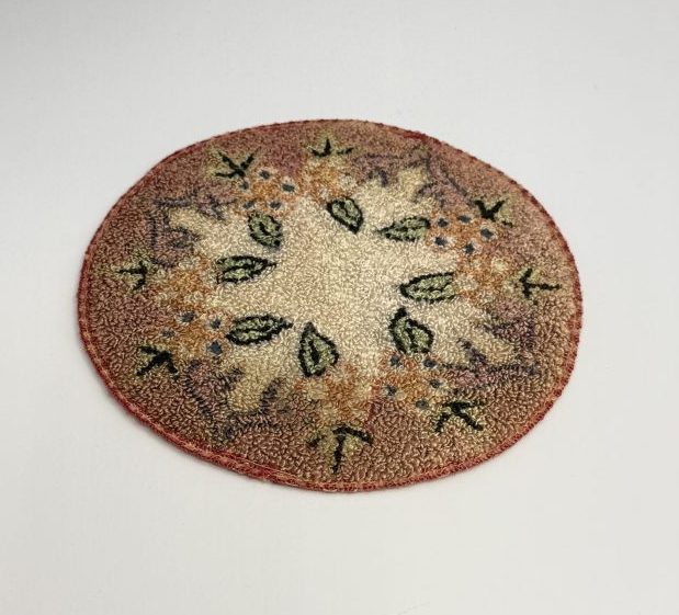 Round Hooked Rug in Light Rose