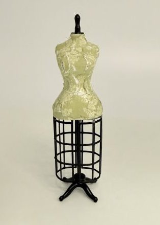 Mannequin in Green - Image 2
